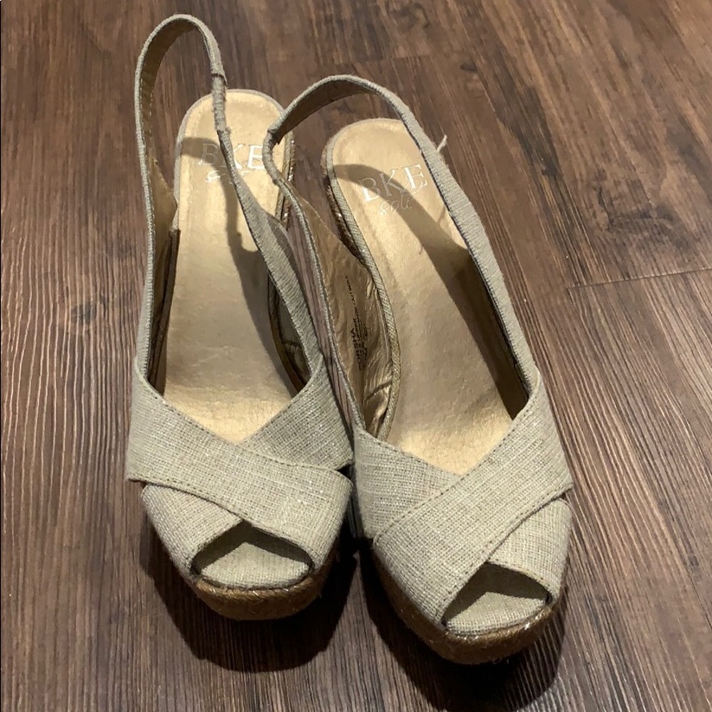 BKE tan wedge